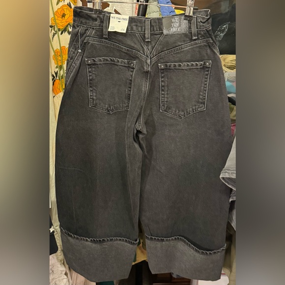 NWOT Free People We the Free Olsen Cuffed Crop Barrel Jeans - Black - 25, 26 - Picture 10 of 12